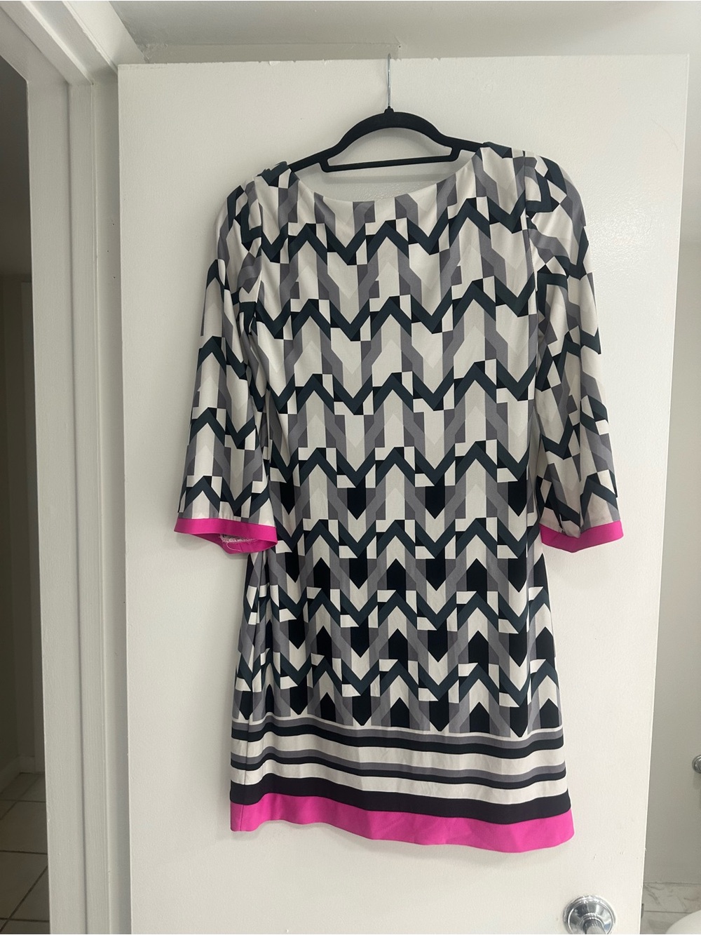 Eliza J Black Gray White Geometric Shift Dress with Pink Trim